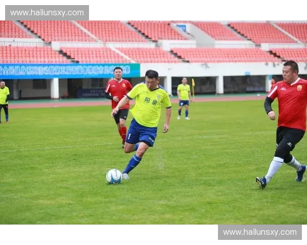 小球足球联赛：推动草根足球发展促进青少年体育竞技热情